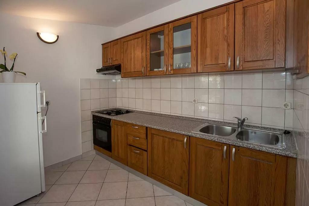 Apartments Carevic Ante Baska Voda Exterior photo